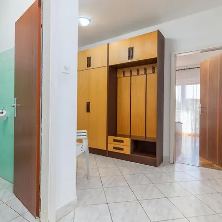 3 Bedroom Amazing In Fažana