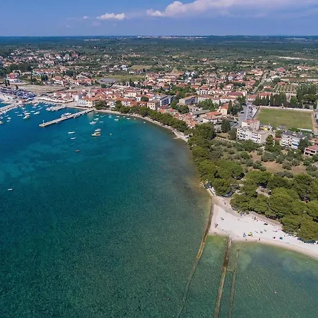 3 Bedroom Amazing In Apartmán Fažana