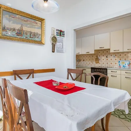 3 Bedroom Amazing Apartment In Fazana *