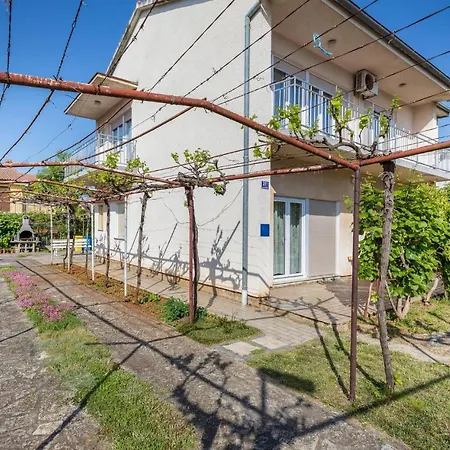 3 Bedroom Amazing Apartment In Fazana Apartment