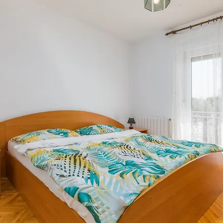 3 Bedroom Amazing Apartment In Fazana Apartment *