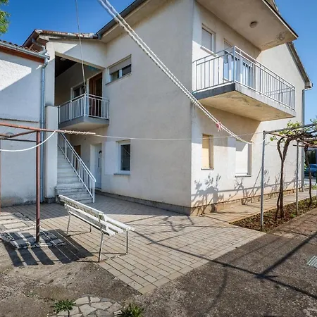 Apartment 3 Bedroom Amazing Apartment In Fazana *