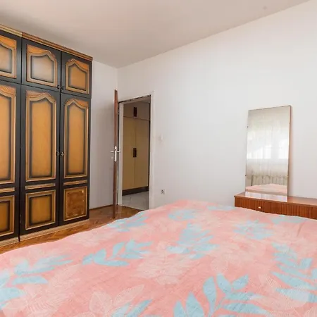 3 Bedroom Amazing Apartment In Fazana