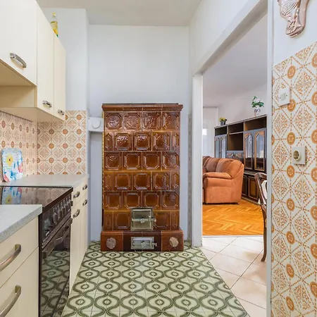 3 Bedroom Amazing Apartment In Fazana *